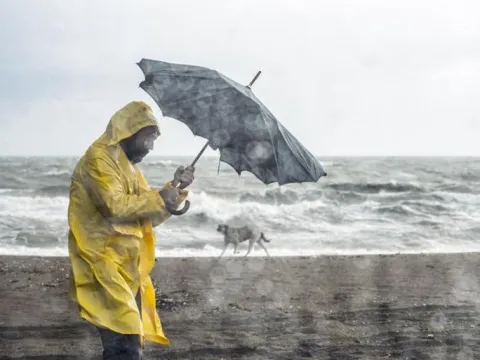 27 EKİM HAVA DURUMU: Bugün Hava Durumu Nasıl? İstanbul'da Yağış Hayatı Olumsuz Etkiliyor! İstanbul'da Sel Riski, Balıkesir'de Sağanak Yağış! - fotoğraf 2
