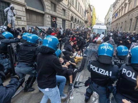 Fransa, İspanya, Arnavutluk... Avrupa'yı saran protesto hareketi - fotoğraf 3