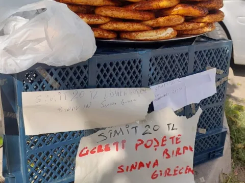 Simit tezgahına not bırakıp KPSS'ye girdi: Ücreti fazlasıyla içerisine bırakmışlardı - fotoğraf 1