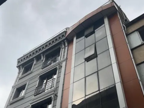 Son kare! Şişli'de çatıdan düşen Kazakistanlı kadının ölmeden önceki son görüntüsü ortaya çıktı - fotoğraf 1