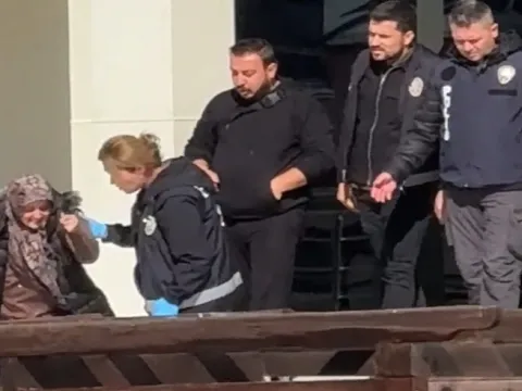 Sivas’ta sınava geç kalan kadın aday okul bahçesini birbirine kattı: Bu benim son şansımdı - fotoğraf 3