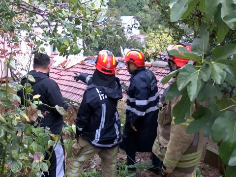 Beykoz'da korkutan olay: İstinat duvarı çöktü, 3 katlı bina boşaltılıyor! - fotoğraf 2