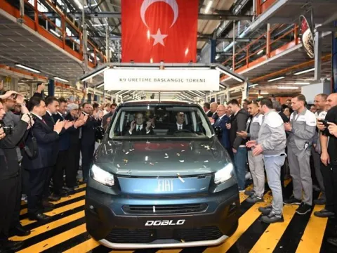 Bakan Kacır direksiyona geçti! Otomotivde 300 milyon dolarlık yeni yatırım - fotoğraf 1