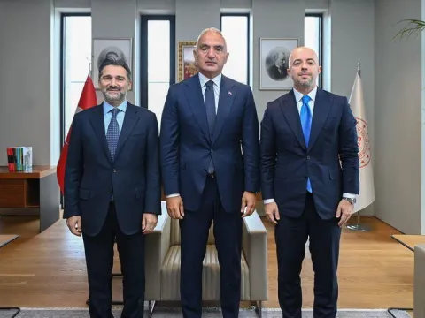 Bakan Ersoy ve THY yönetiminden turizm zirvesi - fotoğraf 1