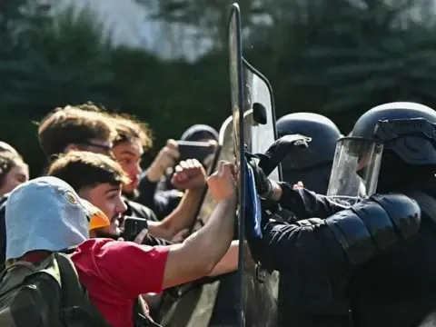 Fransa'da yüzlerce lisenin kapatıldığı protestolar hükümet için ne anlama geliyor? - fotoğraf 6