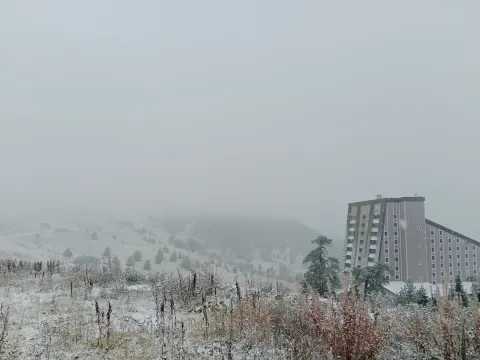 Bolu’nun yüksek kesimlerine mevsimin ilk karı düştü - fotoğraf 1