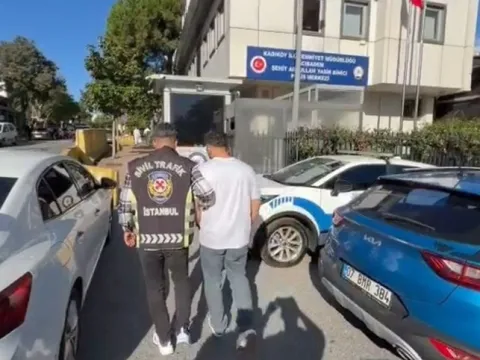 İstanbul'daki görüntü 'pes' dedirtti: Trafik magandası yakalandı, cezası kesildi - fotoğraf 5