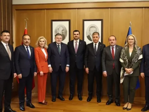 AKP'li vekil Cemil Tugay görüşmesinin detaylarını anlattı: Erdoğan'ın sözlerine mest olmuş - fotoğraf 1