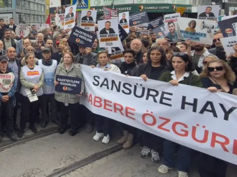 İstanbul dahil 10 şehirde 'Sansüre Hayır, Habere Özgürlük' yürüyüşleri - fotoğraf 1