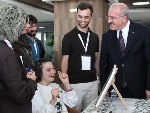AK Parti İzmir Milletvekili Kasapoğlu: Engelli vatandaşlarımız için düzenlediğimiz kampları arttıracağız - fotoğraf 1