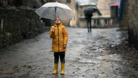 Yarın okullar tatil mi, tatil uzatıldı mı? 16 Ekim Cuma günü olumsuz hava nedeniyle okulların tatil olduğu iller