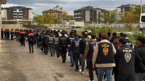 Yasa dışı bahis çetelerine çifte darbe: 15 milyarlık para trafiği ve VIP bahis listeleri deşifre oldu