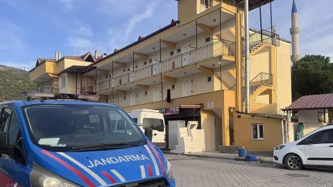 Yaşlı çift pansiyon banyosunda ölü bulundu