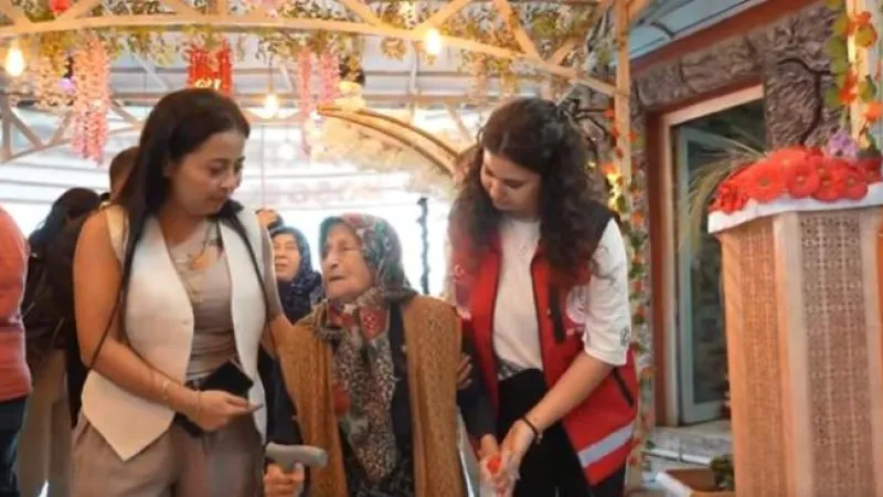 YAŞLILAR EVLERİMİZİN BEREKETİ