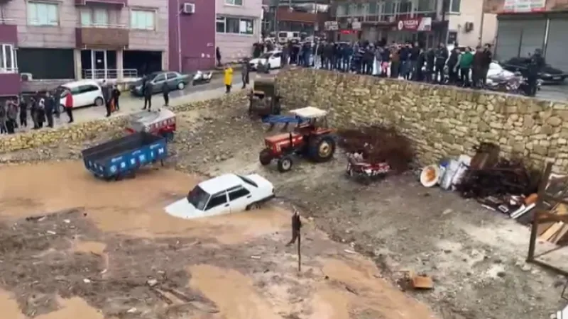YAYLADAĞI’NDA AŞIRI YAĞIŞ SELE DÖNÜŞTÜ