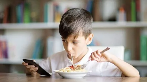 Yeme bozukluğuna neden oluyor… Akıllı telefon araştırması