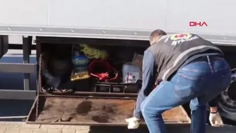 Yemek ve malzeme dolabında binlerce sikke bulundu