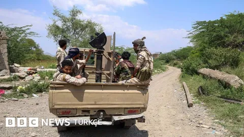 Yemen hükümeti, toprakları geri almak için Husilere karşı savaş başlattı