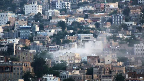Yemen ordusu Husi mevzilerini vurdu