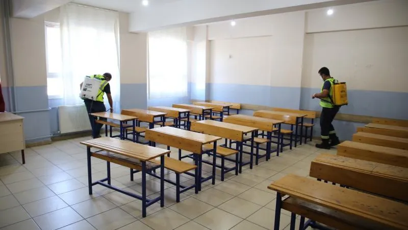 YENİ EĞİTİM YILI ÖNCESİ OKULLARDA HİJYEN SEFERBERLİĞİ
