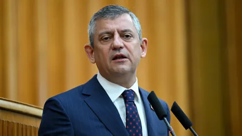 Yeni Parti Genel Başkanı Özel: Sarıgül'ün üyeliği bitti, partimizle bir bağı yok
