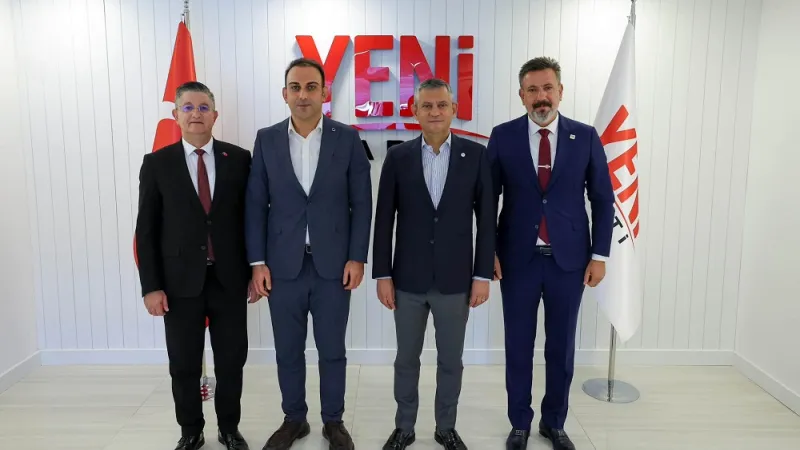 YENİ PARTİLİ BELEDİYE BAŞKANLARI ÖZGÜR ÖZEL İLE GÖRÜŞTÜ