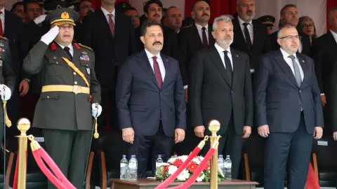 YENİDEN HAYAT BULAN ATATÜRK CADDESİ’NDE CUMHURİYET COŞKUSU