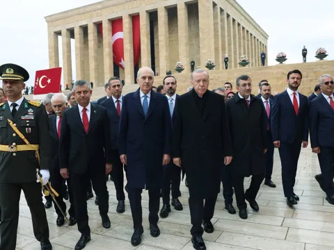 Anıtkabir’de bir sürpriz, iki protesto - fotoğraf 1
