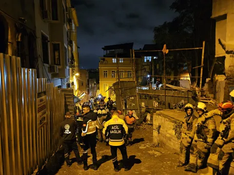 İstanbul'da 5 katlı bina çöktü - fotoğraf 2