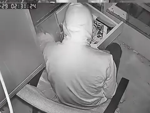 Keyfine düşkün hırsız marketi soydu, paçayı kurtaramadı - fotoğraf 1