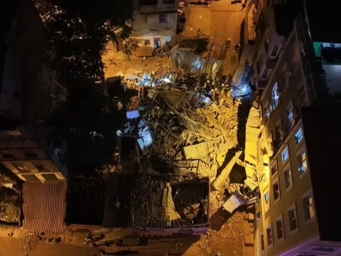 İstanbul'da 5 katlı bina çöktü - fotoğraf 1