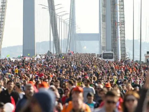 İSTANBUL MARATONU NEDENİYLE KAPATILACAK YOLLAR | 1 Kasım’da yollar trafiğe kaçta kapatılacak, kaçta açılacak? Birçok yol trafiğe kapalı olacak! - fotoğraf 1