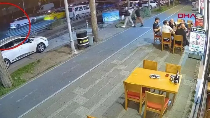 Yolda düşen yayayı motosiklet ezdi