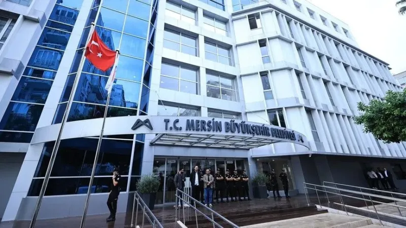 Yolsuzluk soruşturmasında Mersin Belediye Başkanı Vahap Seçer ve 2 ilçe belediye başkanı tutuklandı