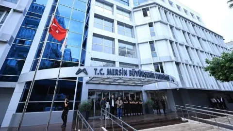 Yolsuzluk soruşturmasında Mersin Belediye Başkanı Vahap Seçer ve 2 ilçe belediye başkanı tutuklandı