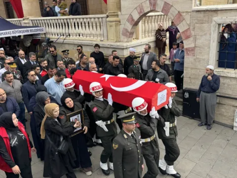 Görev sırasında şehit olan askerimiz son yolculuğuna uğurlandı - fotoğraf 1