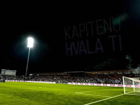 Dzeko'dan duygusal veda! Attığı gol iptal edildi - fotoğraf 1