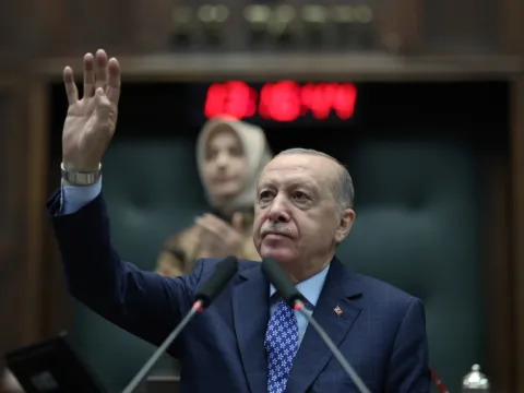 Cumhurbaşkanı Erdoğan'ın kırmızı kravatında KAAN detayı - fotoğraf 1