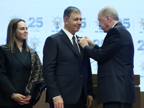 AKP rozetini takan Cemil Tugay'dan peş peşe iki hamle - fotoğraf 2