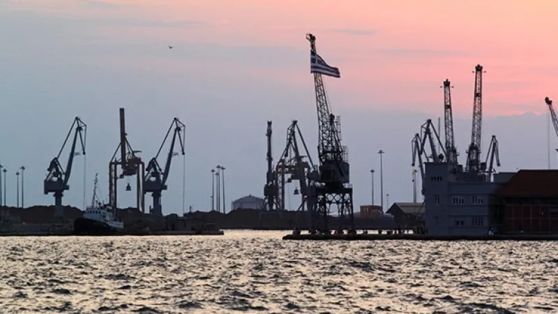 Yunan balıkçılar isyan etti: Selanik Limanı'nı kapattı