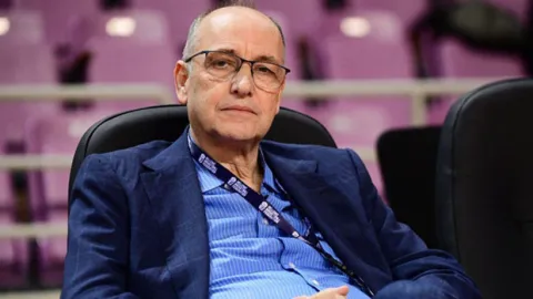 Yunanistan Basketbol Federasyonu Başkanı Liolios şike ve rüşvet suçlamalarıyla gözaltına alındı