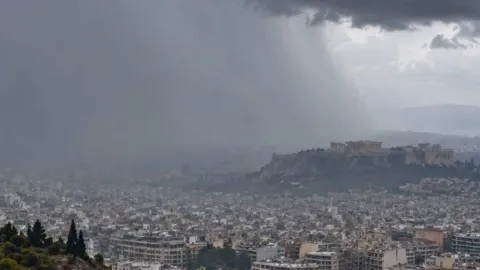Yunanistan'da 9 bölgede sel ve fırtına uyarısı