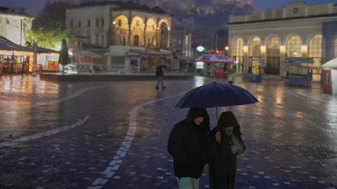 Yunanistan'da fırtına uyarısı! 9 bölgede kırmızı alarm ilan edildi