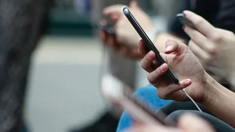 Yüz binlerce cep telefonu 3 gün sonra kullanıma kapatılacak