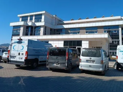 İki erkek çıkan tartışmada genç kadını öldürdü - fotoğraf 1