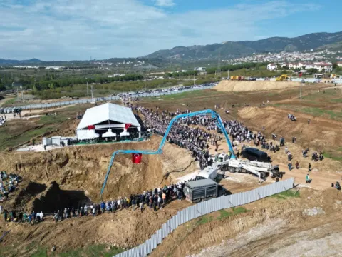 Menzil'den gövde gösterisi gibi temel atma töreni - fotoğraf 3