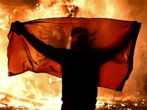 Arnavutluk'taki protestolarla ilgili neler biliniyor? - fotoğraf 1
