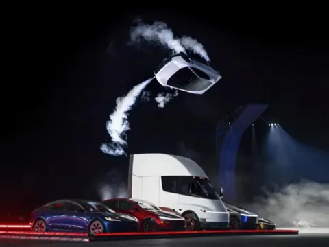 Tepenizden otomobil geçerse şaşırmayın: Uçan Tesla tanıtıldı - fotoğraf 2