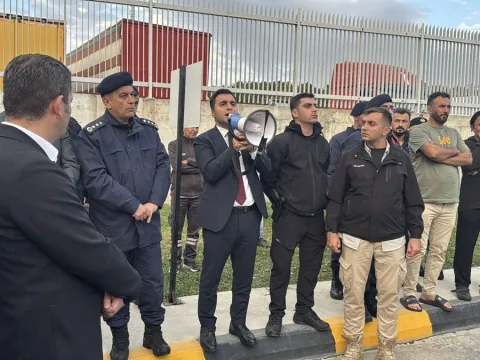 Tır şoförleri sınır kapısını geçişlere kapattı - fotoğraf 1