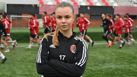 Zeynep Mestan sahaya indi: 7 Eylül Turgutlu 1984 ile ilk antrenmana çıktı
